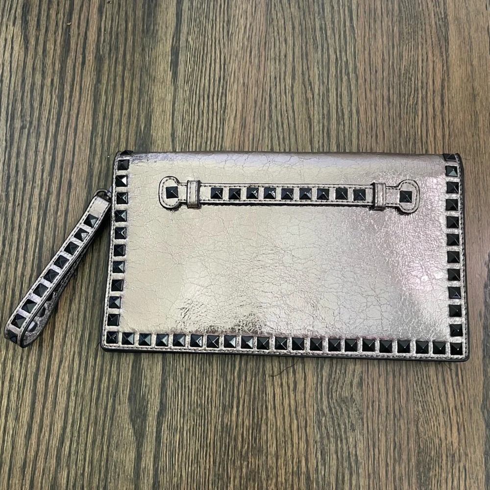 INZI metallic studded wristlet clutch bag